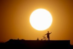 silueta sol ciclo