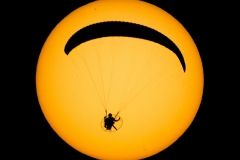 silueta sol parapente
