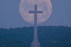Puesta Luna Llena Cruz Valle de los Caidos Madrid fullmoon
