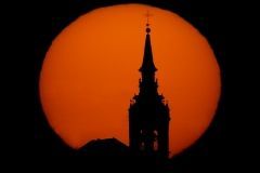 Silueta sol Colegiata Torrijos filtro Toledo puesta de sol atardecer